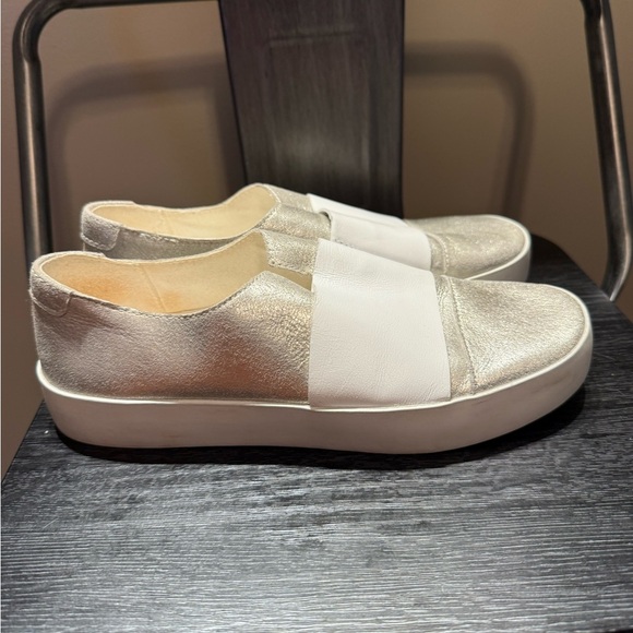 ED Ellen Degeneres Garstin Silver/White Slip On Loafer Sneakers Size 6 - Picture 3 of 15